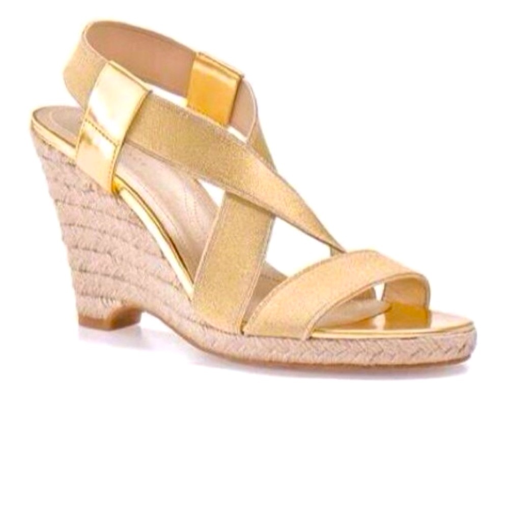 TAHARI Metallic Wedge Sandal. NWOT